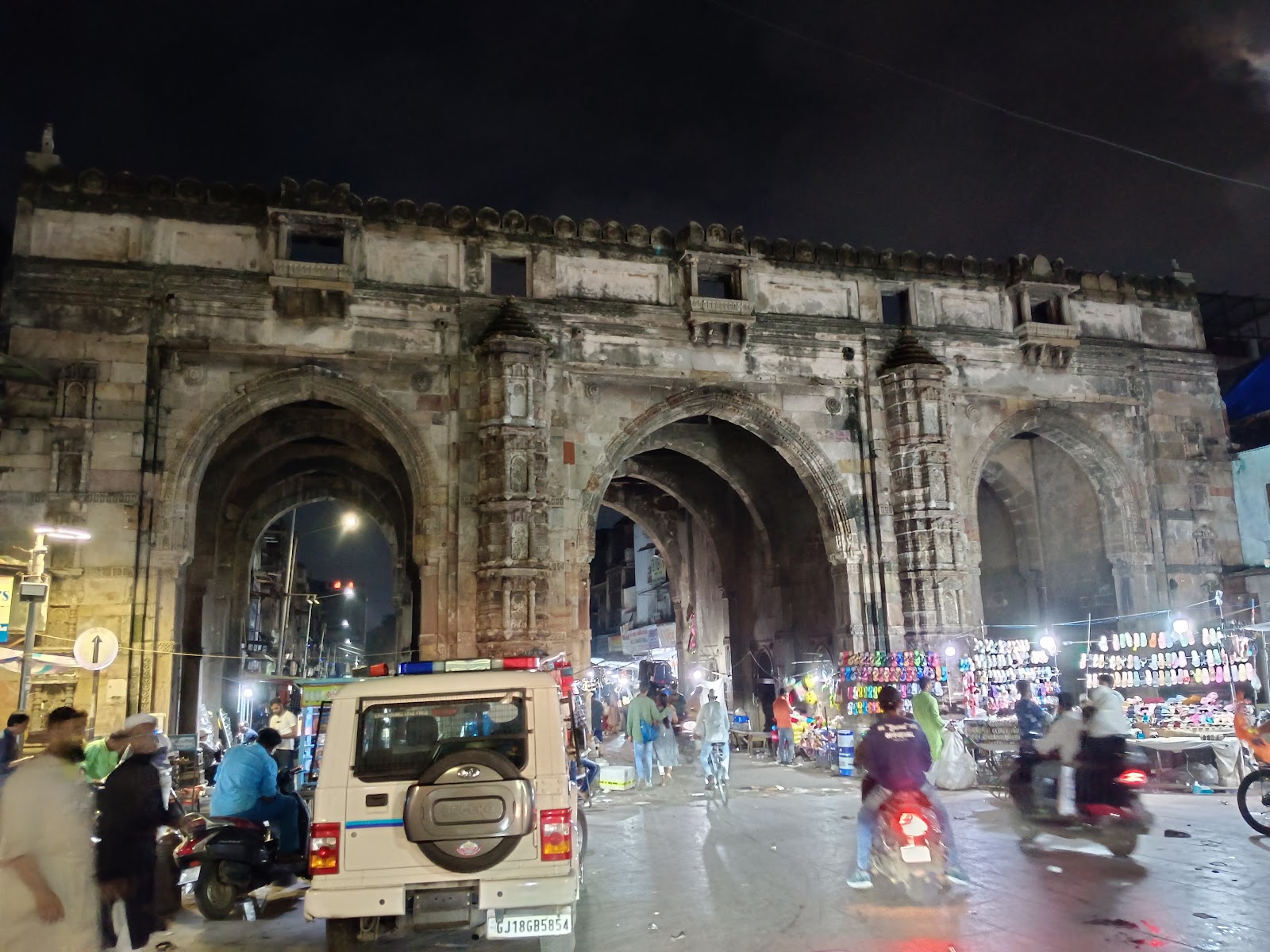Teen Darwaja