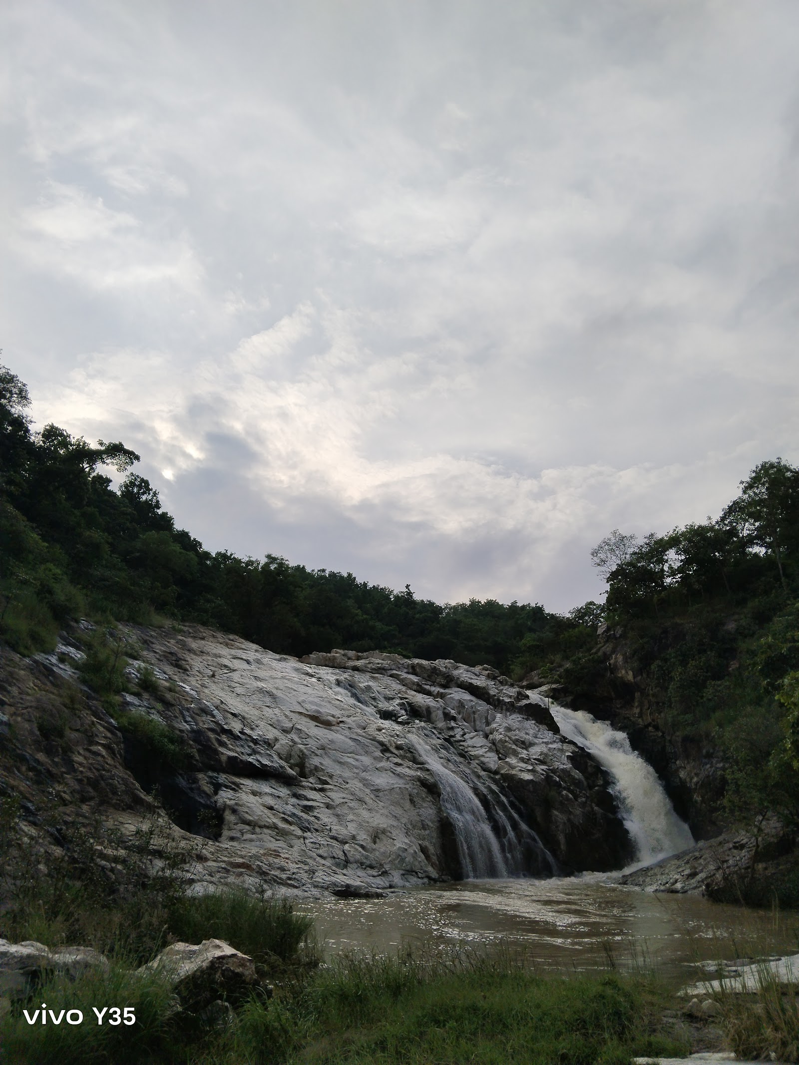 Barat Picharwa Waterfall photo 2