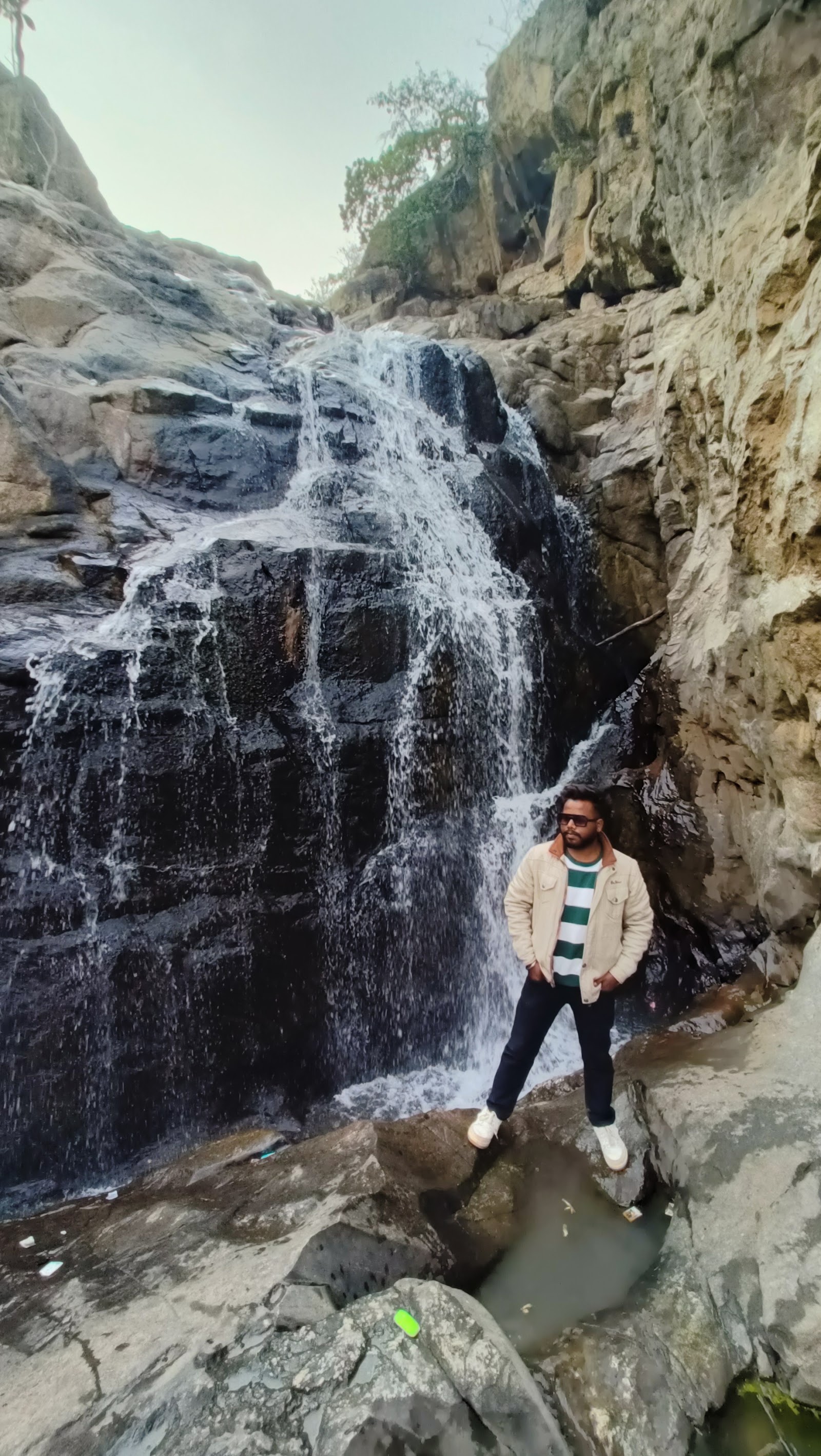 Barat Picharwa Waterfall photo 3