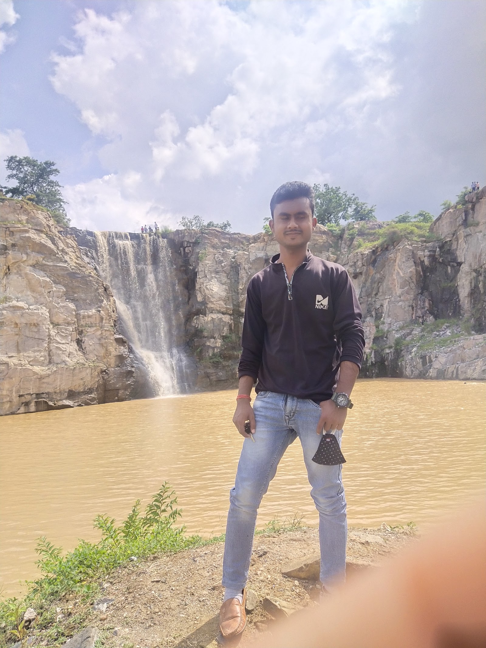 Chameli Waterfall photo 3